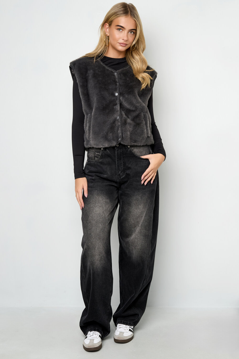 Sleeveless vest faux fur Picture7