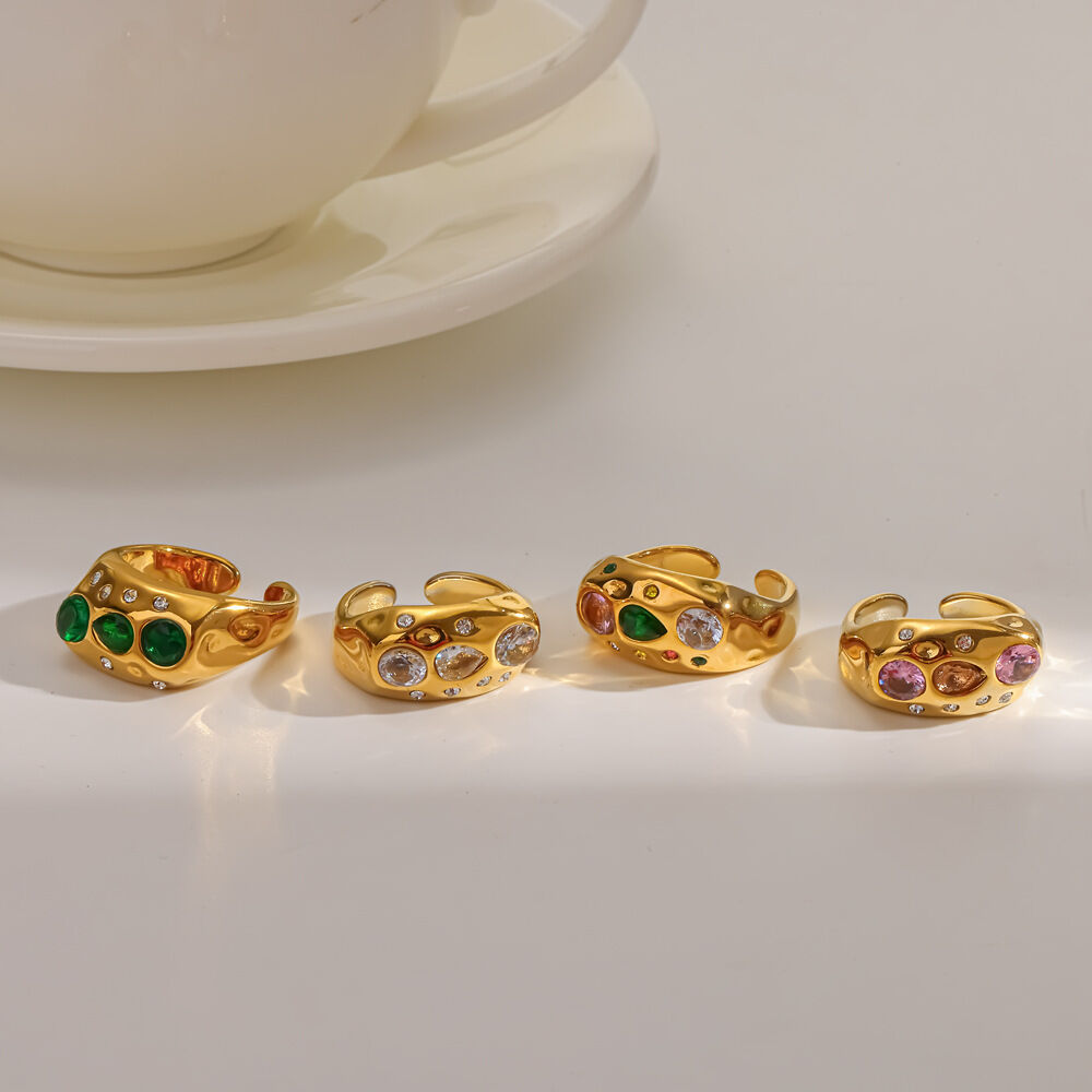 Luxuriöse, wasserdichte Damenringe aus Edelstahl in Goldfarbe mit Strasssteinen Bild2