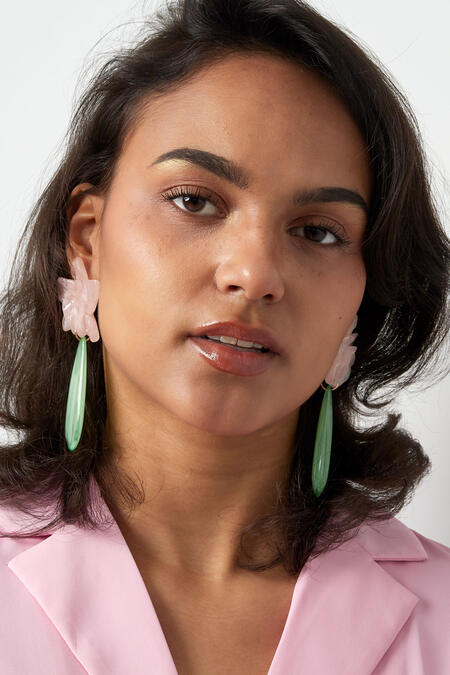 Lelie oorbel met groene druppel