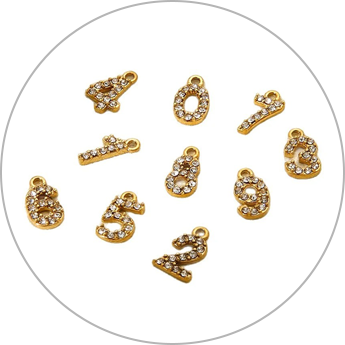 DIY-Schmuck aus Buchstaben und Kordeln