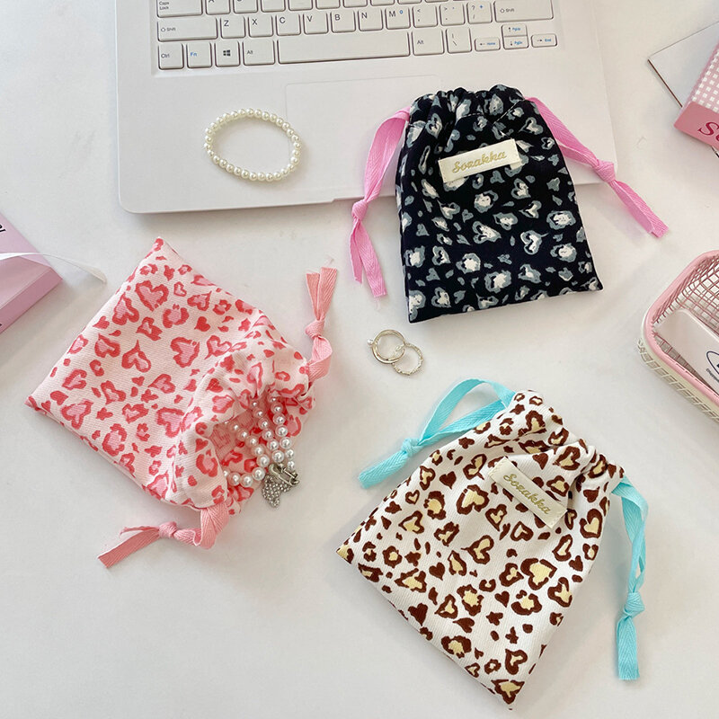 Pochette à bijoux en tissu imprimé léopard et cœur rétro