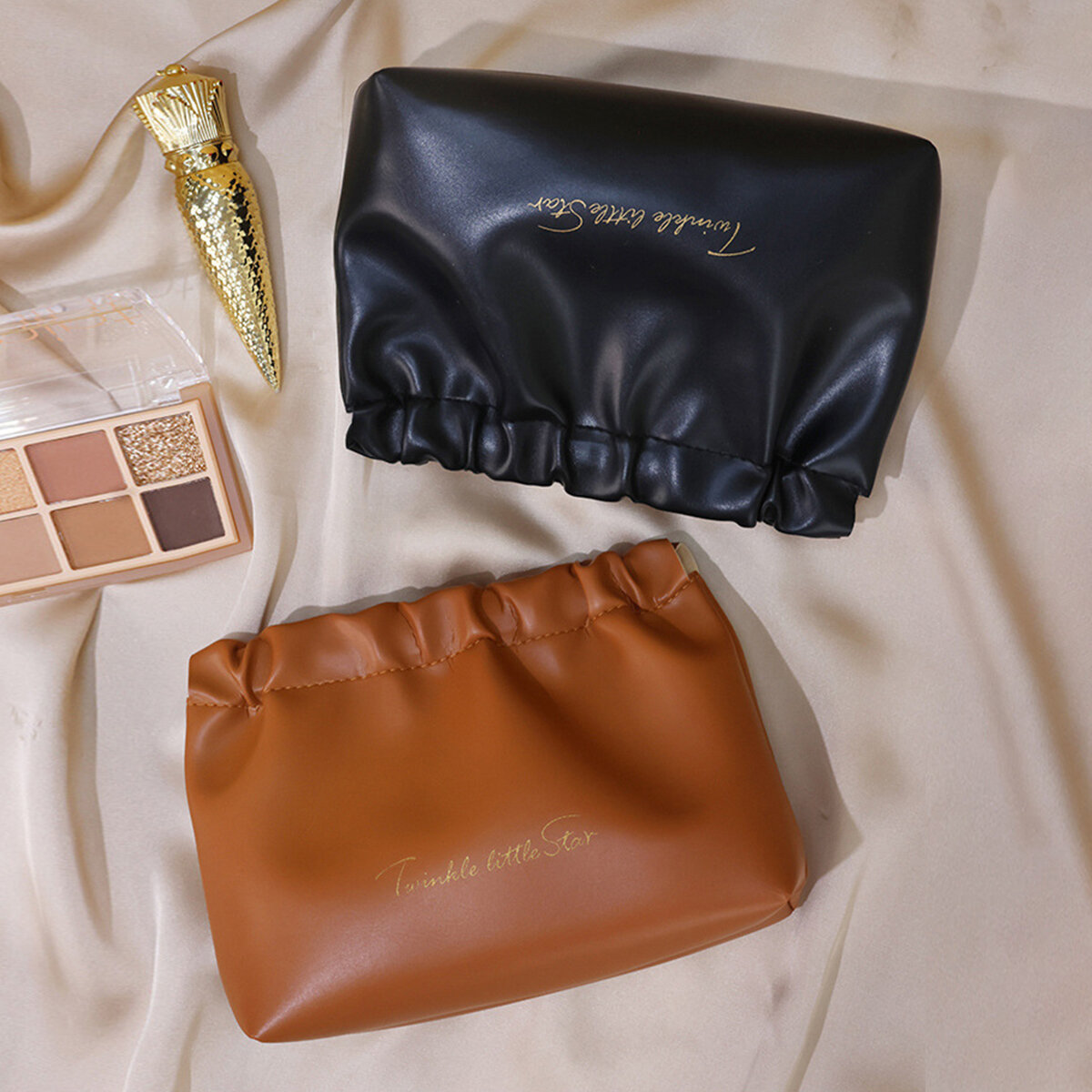 Simple Letter Pu Women's Makeup Bags Picture2