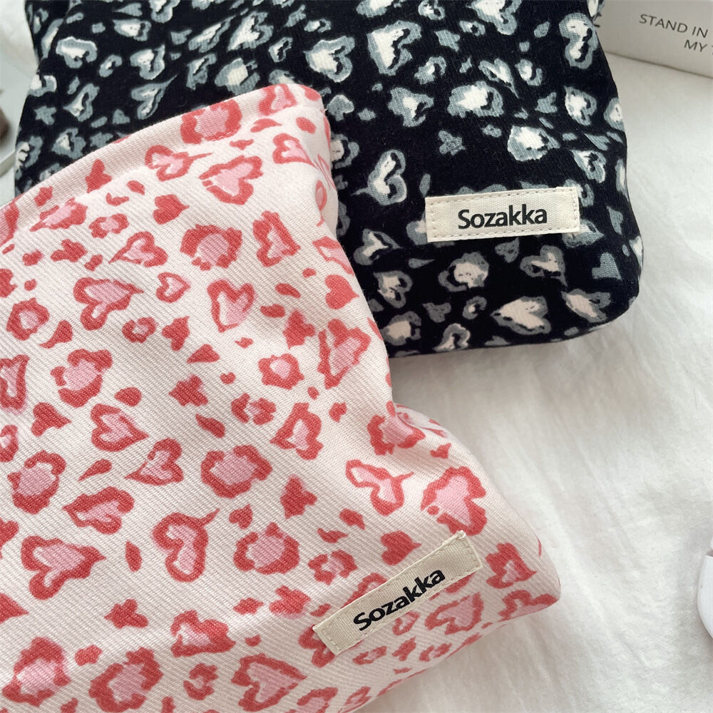 Retro Leopard Print Corduroy Women's Makeup Bag Picture4