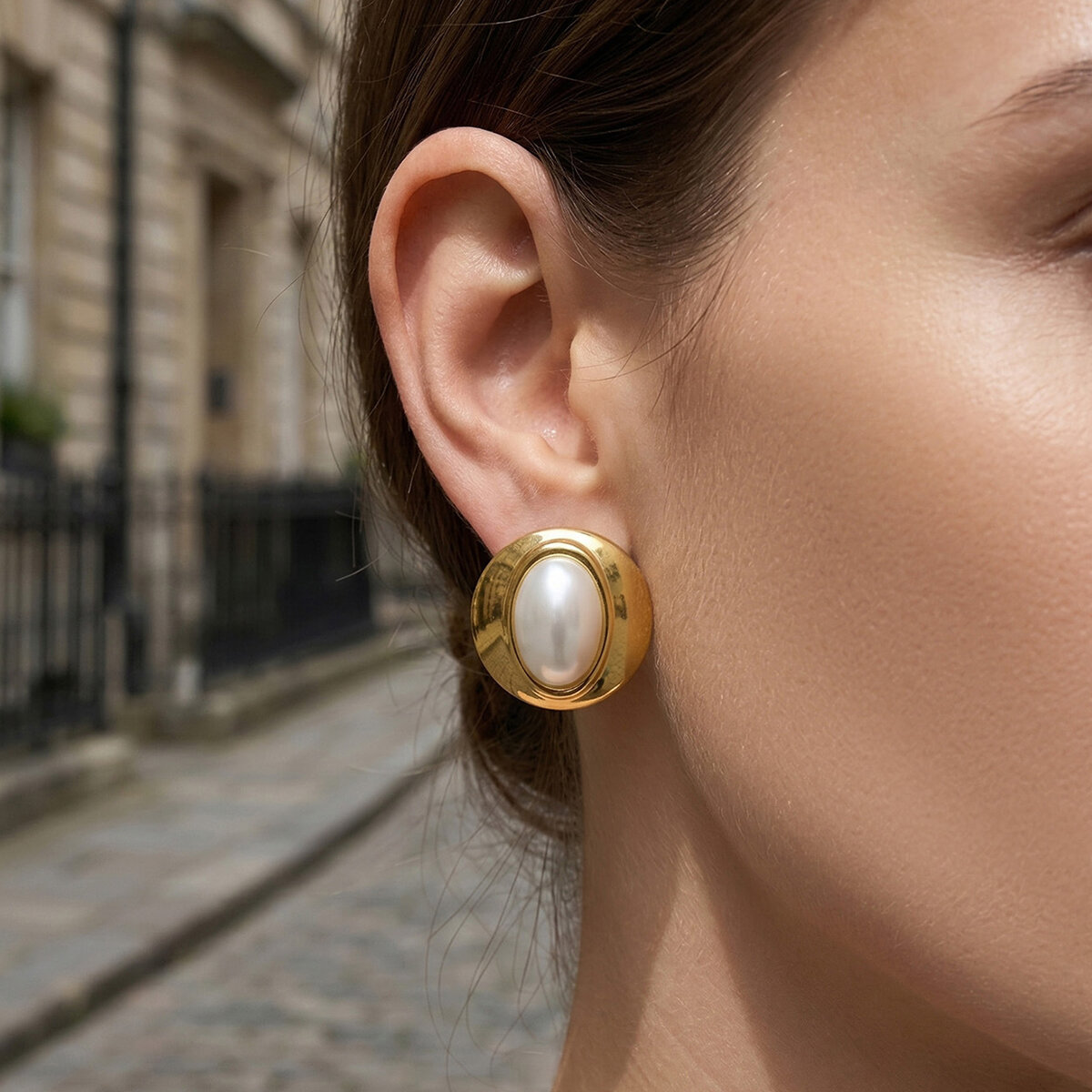 Semplici orecchini a perno da donna in acciaio inossidabile impermeabile color oro con perle