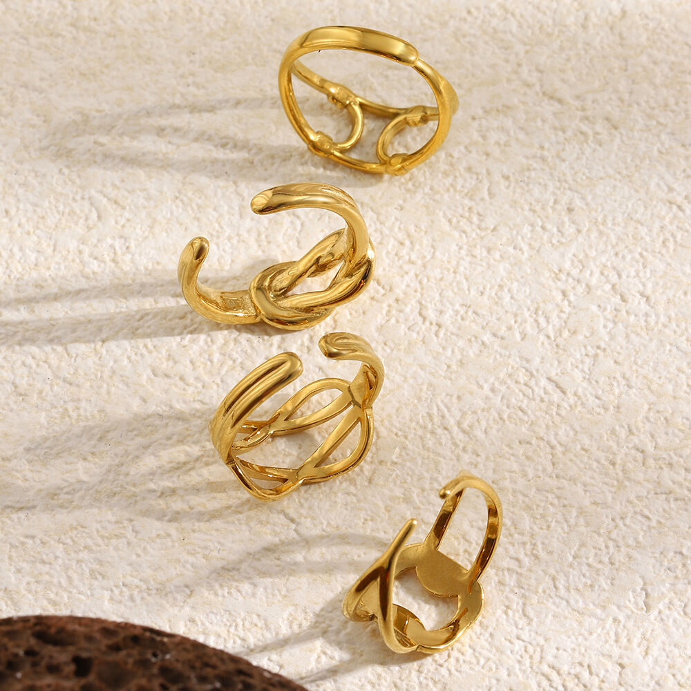 Schlichte, gedrehte, wasserdichte, minimalistische Ringe aus Edelstahl in Goldfarbe Bild4