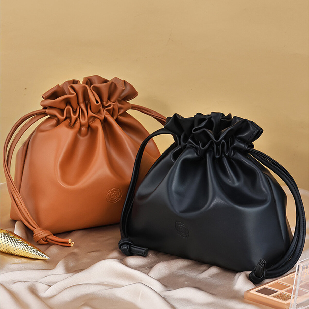 Simple Solid Color Pu Women's Makeup Bags h5 Picture2