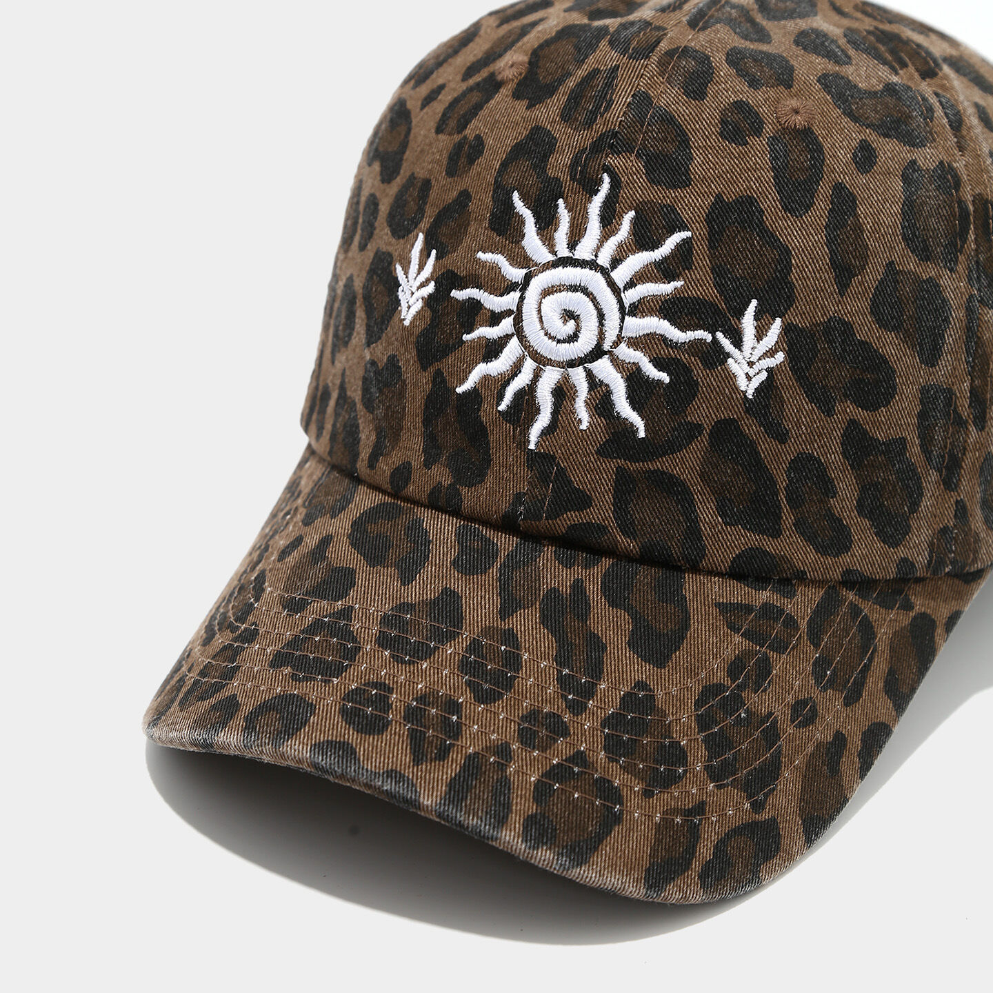 Casual Sun Embroidery Leopard Print Fabric Women's Baseball Cap h5 Picture4