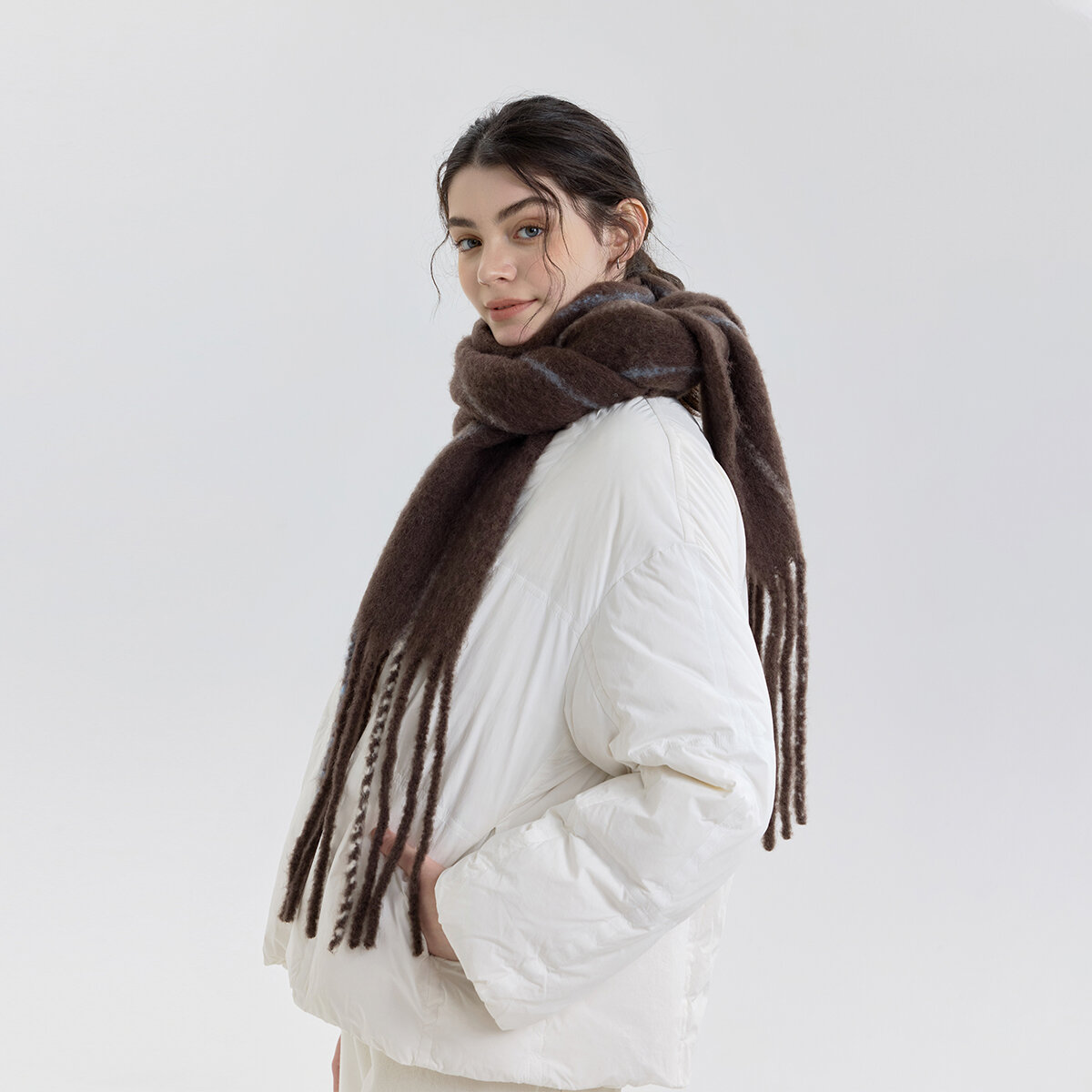 1 Piece Wool & Polyester Tassel Color-blocked Winter Scarf 2