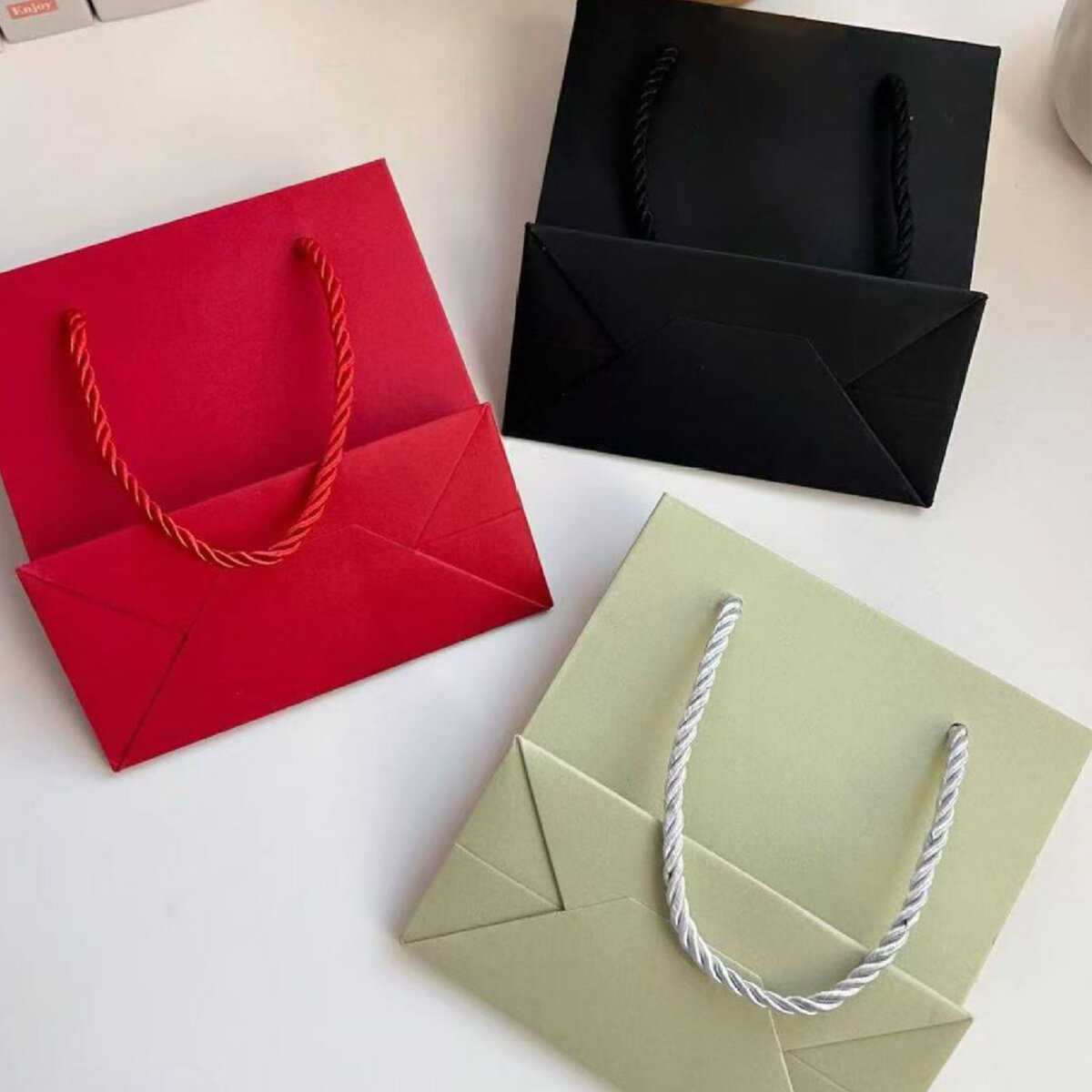 Solid Color Paper Shopping Bag Customized Logos Available 2