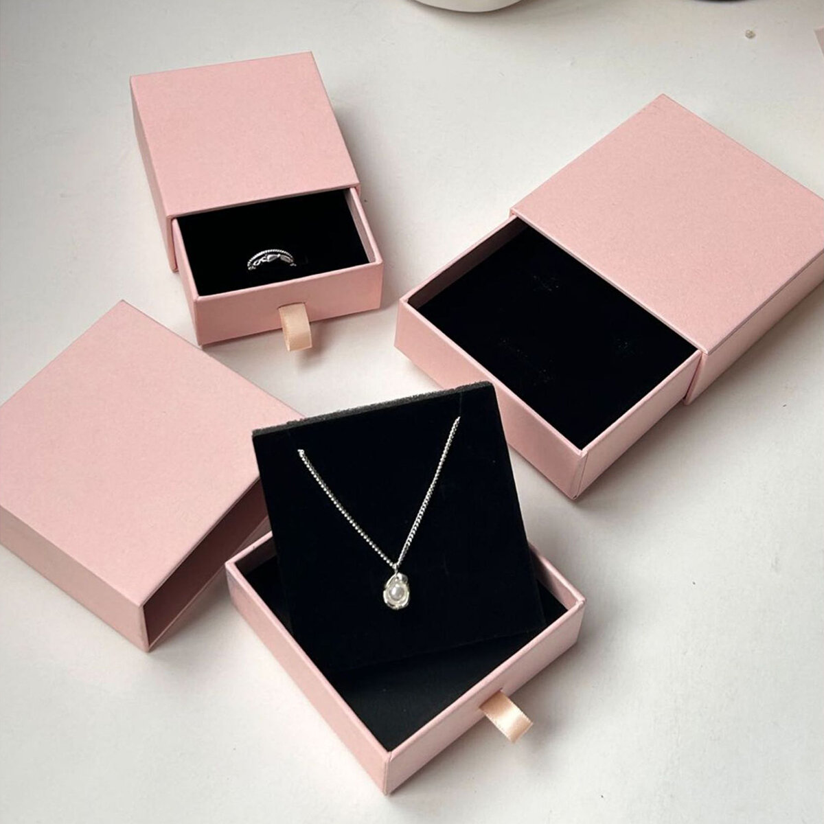 Solid Color Paper Jewelry Box Customized Logos Available h5 Picture4