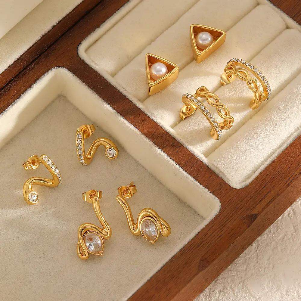 1 paio di orecchini a bottone color oro impermeabili in acciaio inossidabile dalla forma irregolare