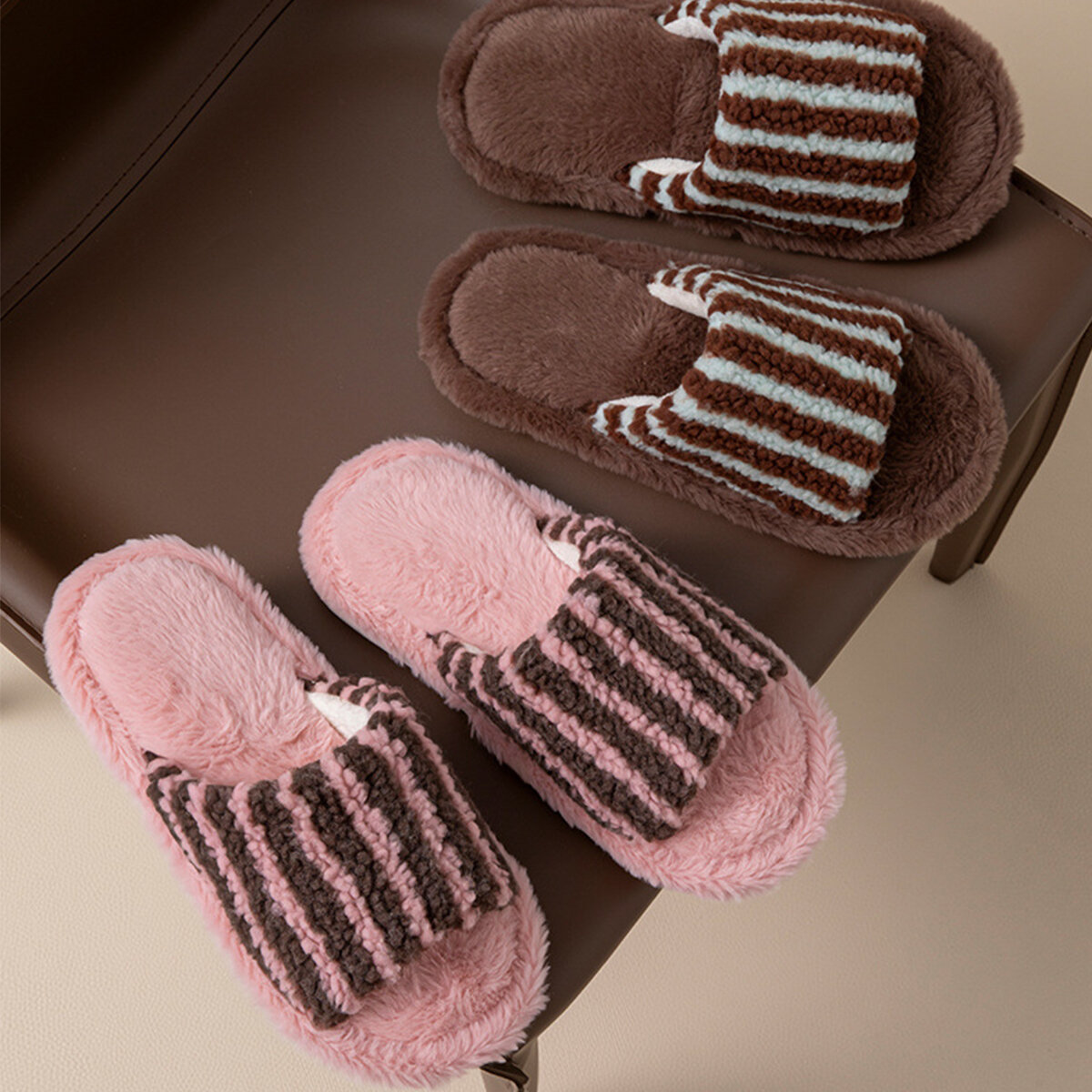 1 par de pantuflas de felpa para el hogar con rayas y bloques de color h5 Imagen3