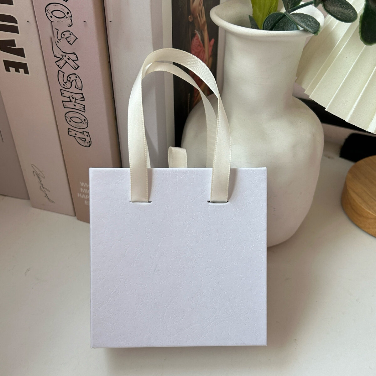 White/Small Picture23