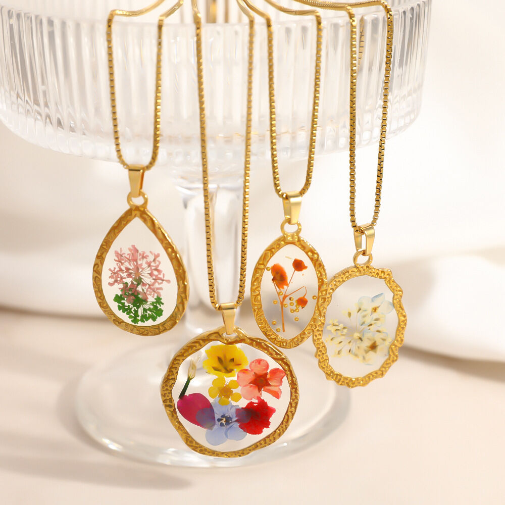 Romantic Series Sweet Flower Irregular Shape Stainless Steel Waterproof   Gold Color  Women's Pendant Necklaces
