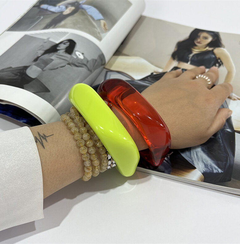 Romantic Series Sweet Irregular Shape Gradient Color Acrylic Women's Bangles h5 Picture3