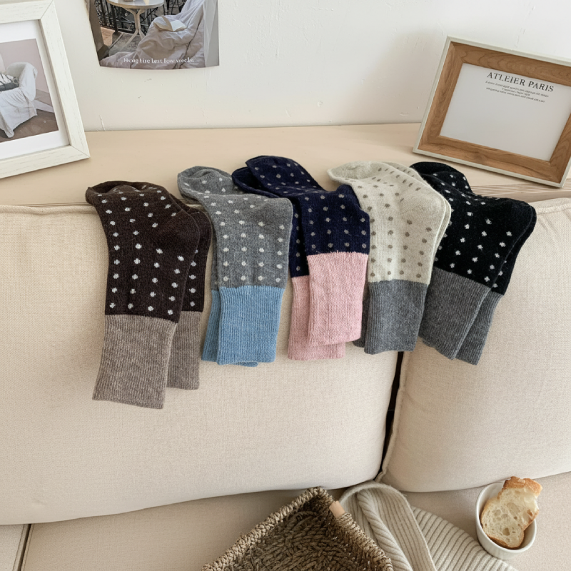 Slight Bounce Basic Color Clash Mid-Calf Socks