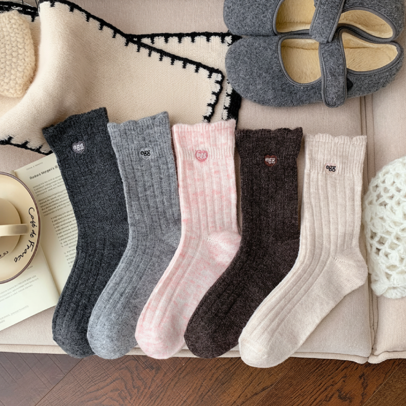 Slight Bounce Basic Solid Color Mid-Calf Socks