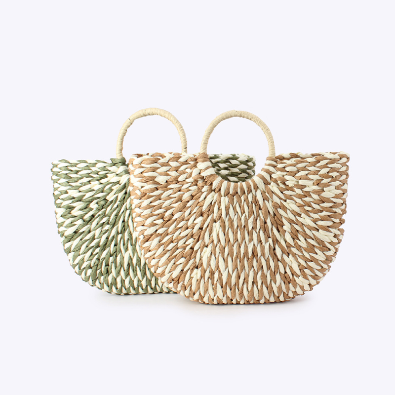 Borsa a mezzaluna da donna in rafia intrecciata, stile vacanza, colori misti.