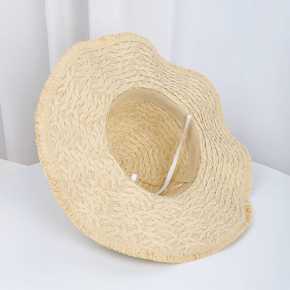 Simple Series Vacation Flower Woven Raffia Women's Straw Hats h5 Picture5