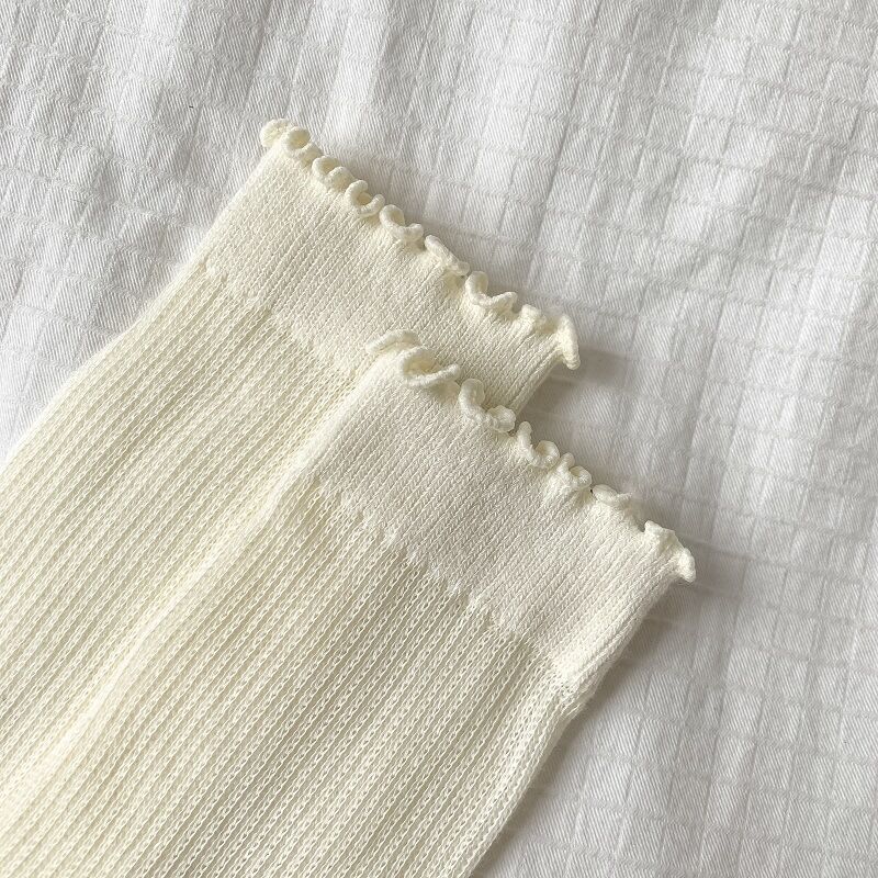 Elegante, einfarbige Kniestrümpfe mit leichtem Schwung Bild4