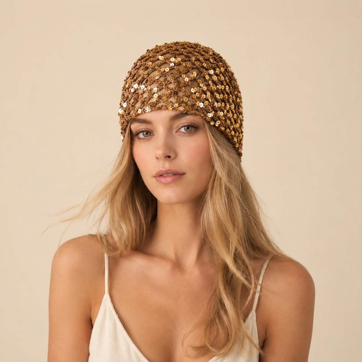 Cappello Simple Series Daily in cotone intrecciato a tinta unita, traforato, con paillettes e lavorazione a mano.