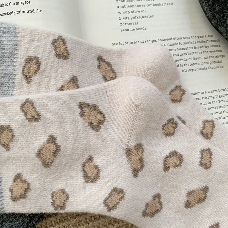 Elegante, leicht federnde Socken mit Leopardenmuster bis zur Wade Bild4