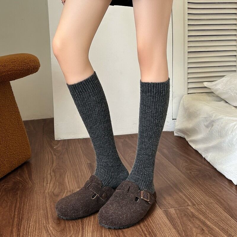 Slight Bounce Basic Solid Color Mid-Calf Socks h5 Picture3
