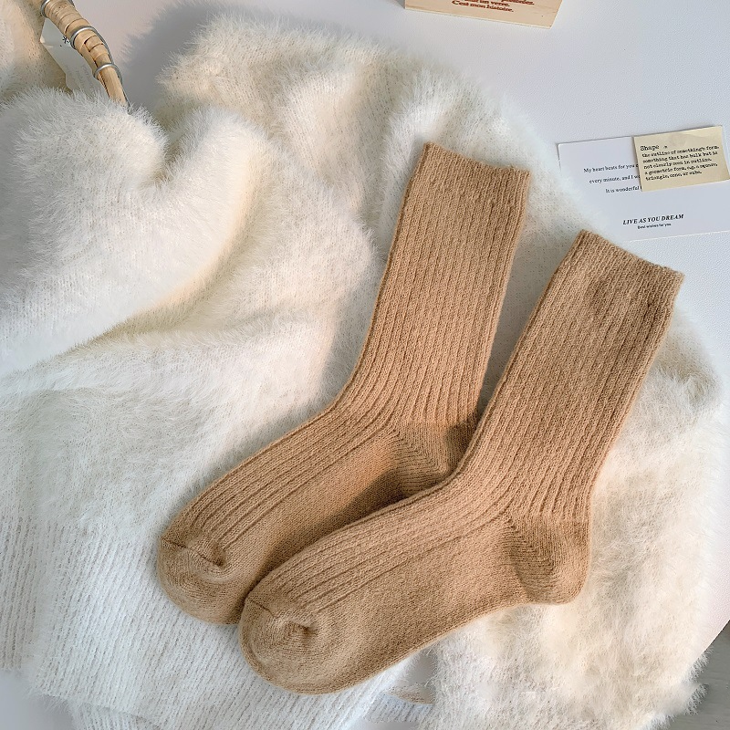 Leicht federnde, einfarbige Socken in Wadenlänge Bild2