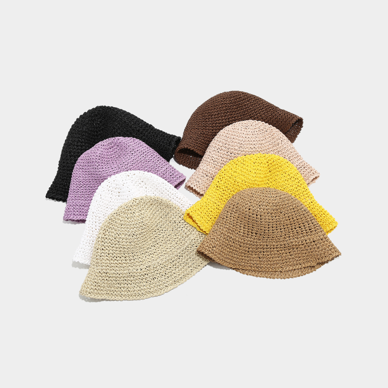Einfache Strohhüte aus gewebtem Raffia in Unifarben für Damen, ideal für den Urlaub
