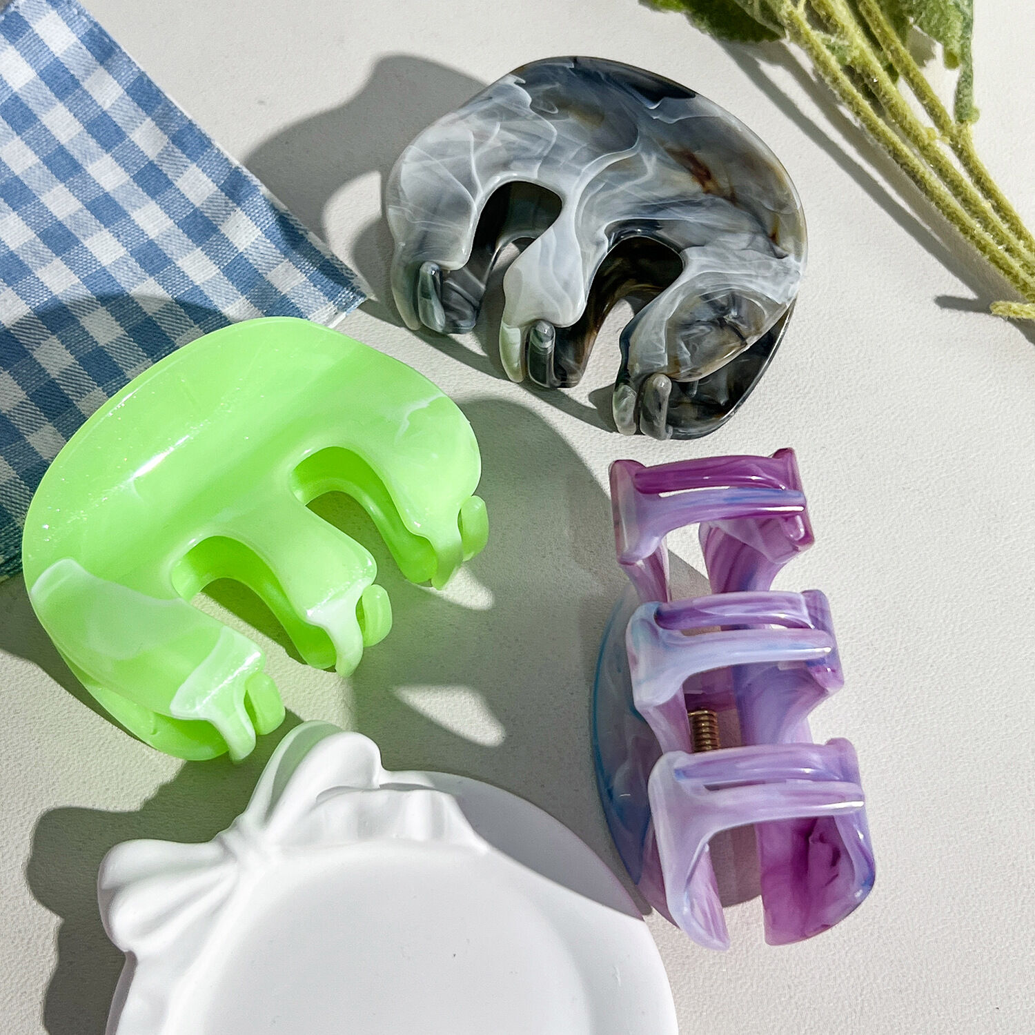 Serie semplice, forma irregolare, sfumatura di colore, artigli per capelli in plastica 2