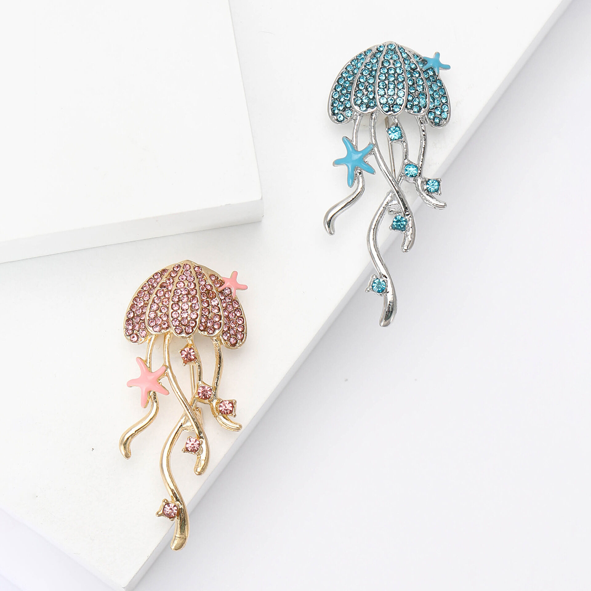 Serie di lusso Medusa dolce Stile oceanico Spille con strass