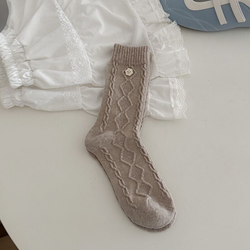 Slight Bounce Basic Solid Color Mid-Calf Socks