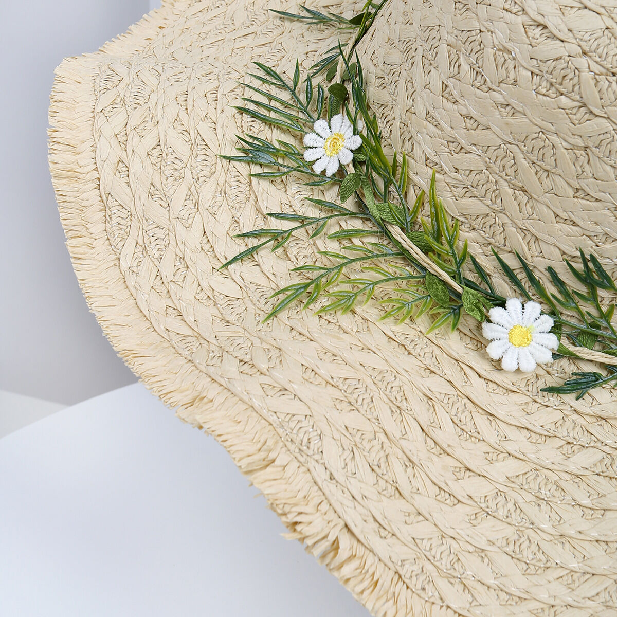 Simple Series Vacation Flower Woven Raffia Women's Straw Hats h5Picture3