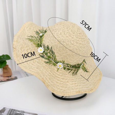 Cappelli da donna in rafia intrecciata con fiori, serie Simple, per le vacanze.