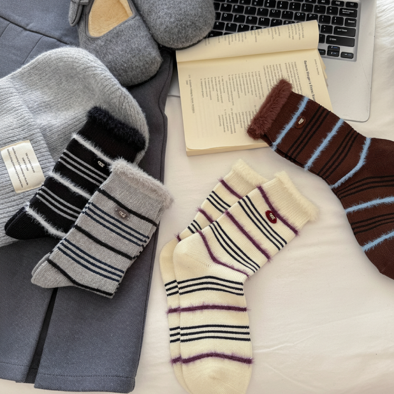 Slight Bounce Basic Stripes Mid-Calf Socks 2