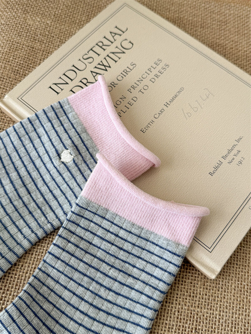 Basic Stripes Color blocking Heart Embroidery Mid-Calf Socks Picture3