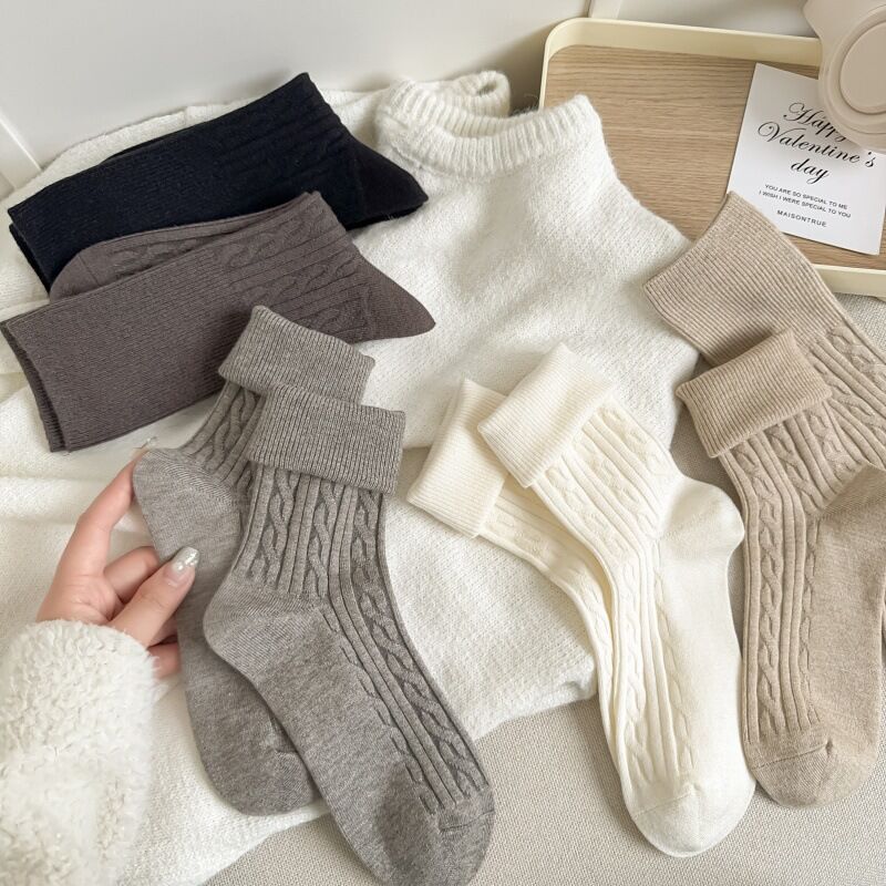 Leicht federnde, einfarbige Socken in Wadenlänge Bild2