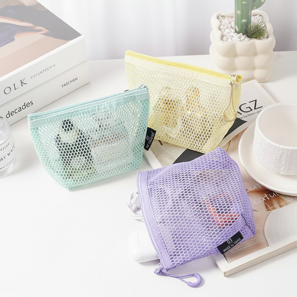 Simple Series Dagelijkse Effen Kleur Uitgeholde Geweven Polyester Make-uptassen