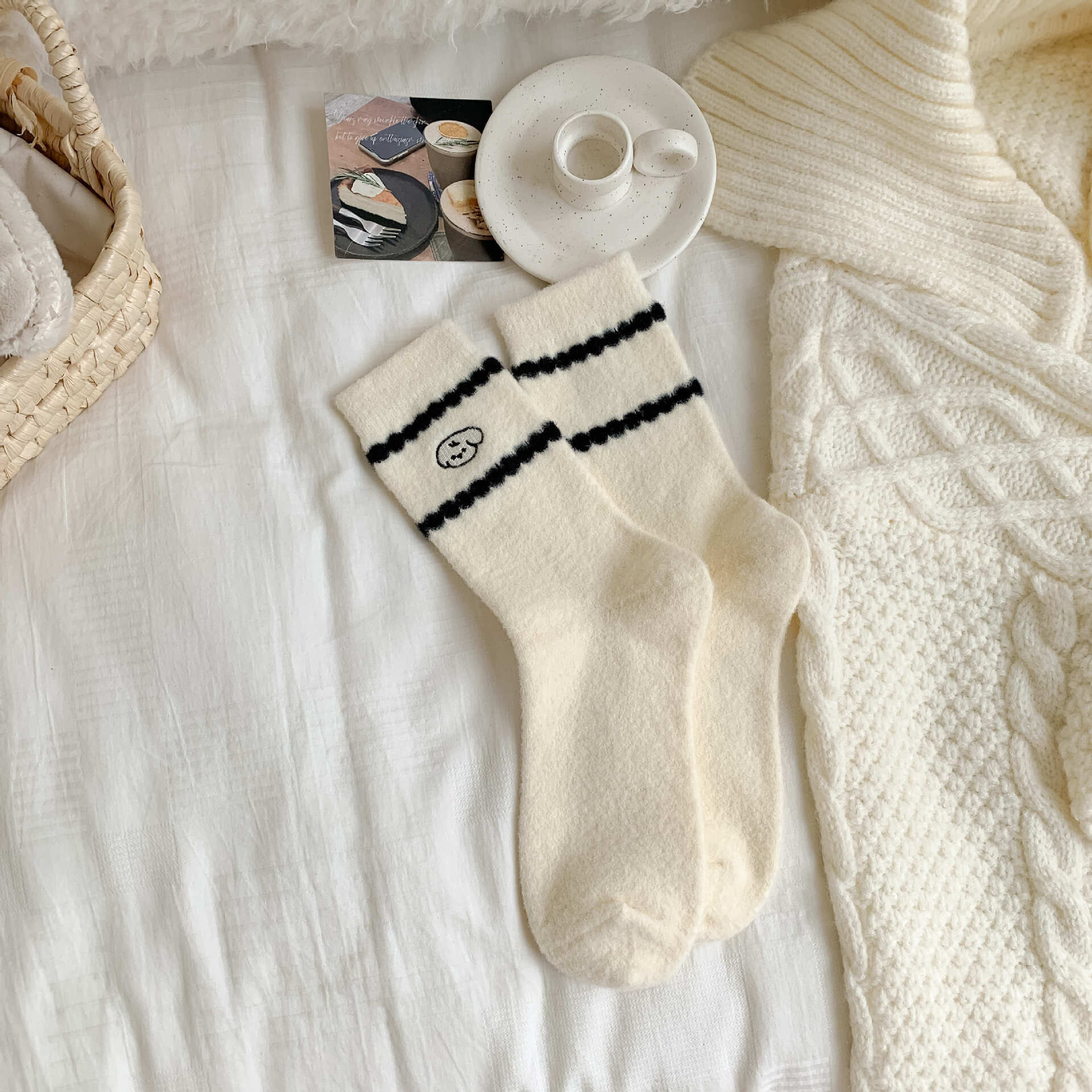 Slight Bounce Cute Stripes Mid-Calf Socks