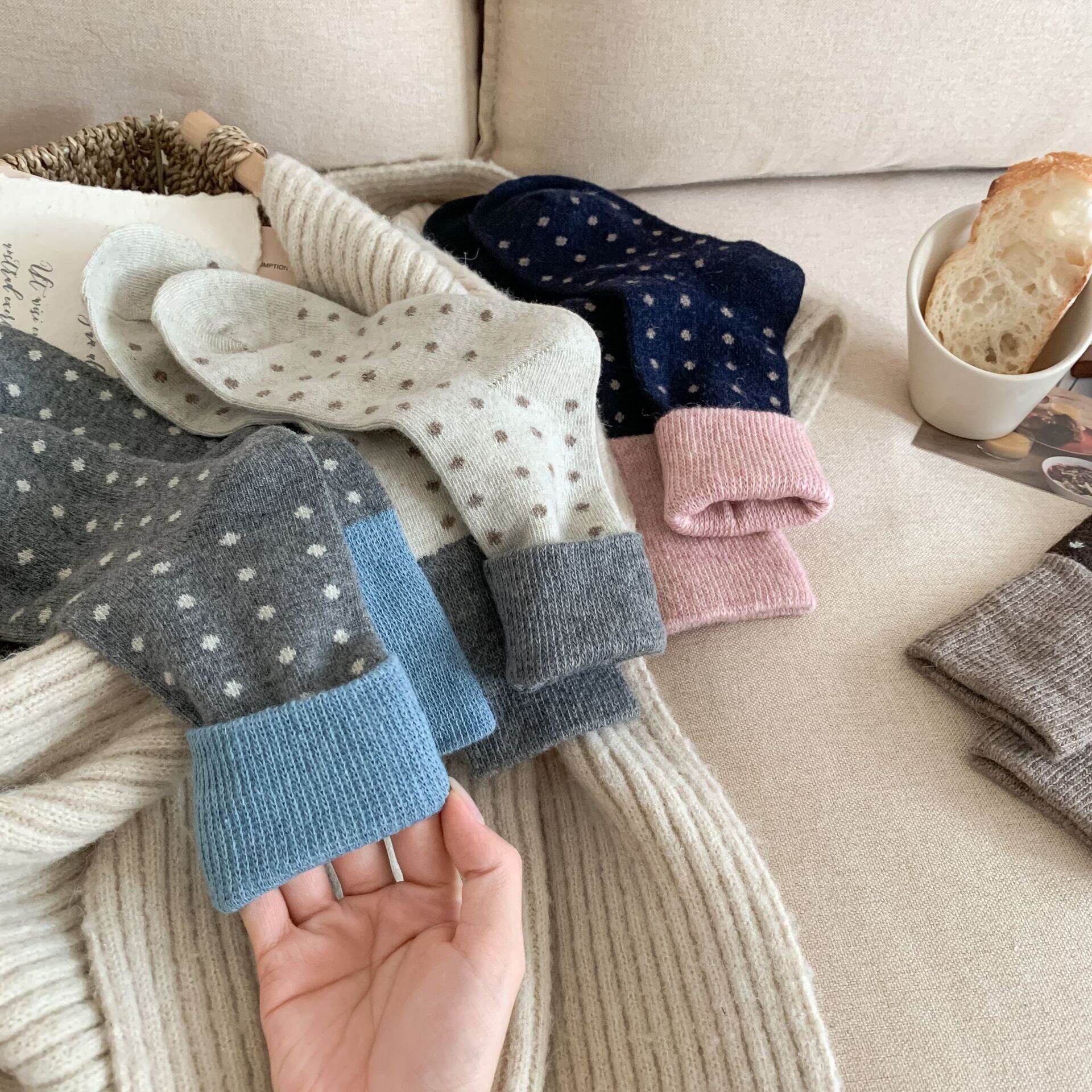 Leicht federnde, farblich abgesetzte, wadenhohe Socken Bild2