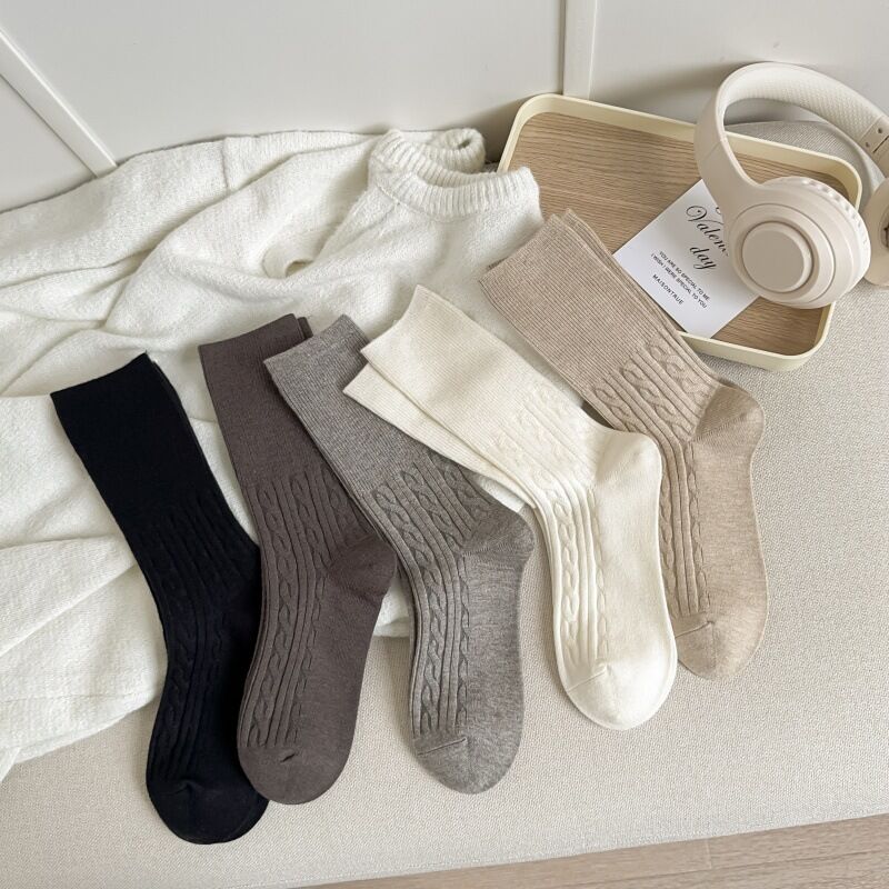 Slight Bounce Basic Solid Color Mid-Calf Socks