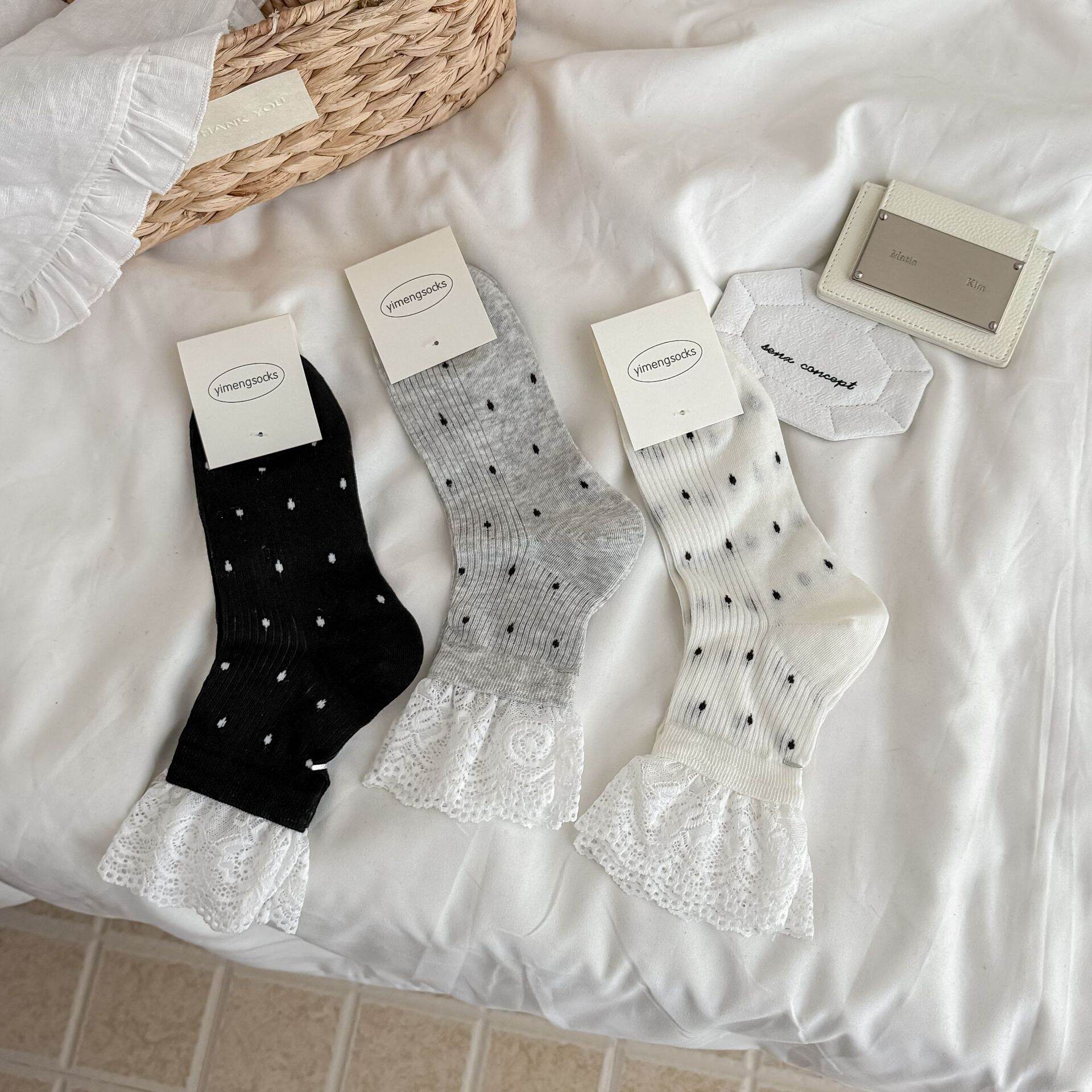 Slight Bounce Elegant Lace Polka Dots Mid-Calf Socks h5 Picture2