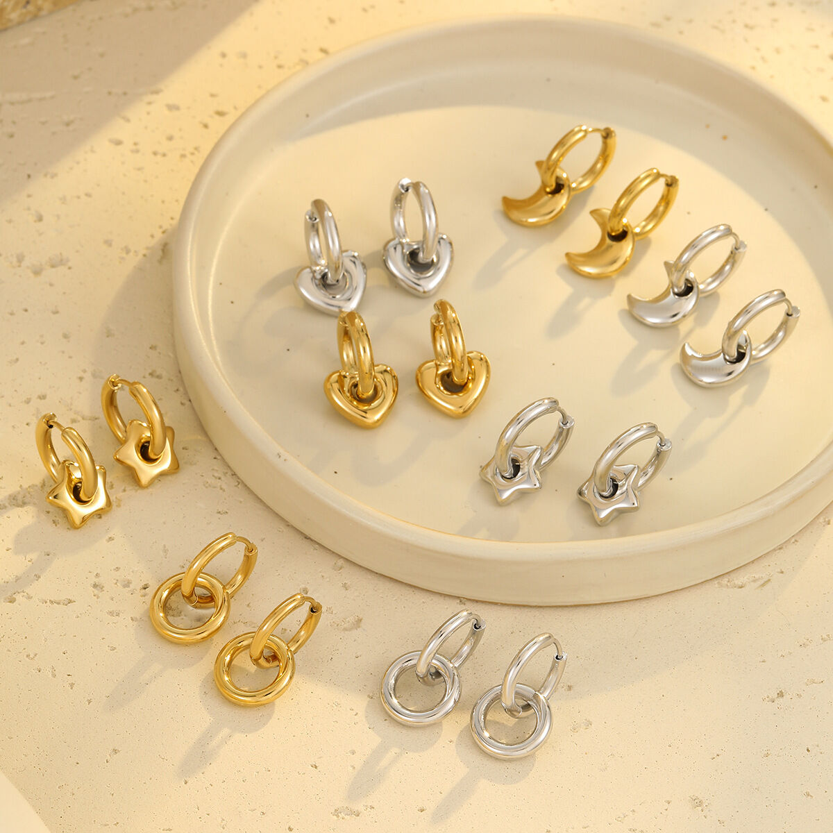 1 paio di orecchini pendenti da donna in acciaio inossidabile 304, a forma di cuore, pendenti, impermeabili, casual e carini, placcati in oro 18 carati. 2