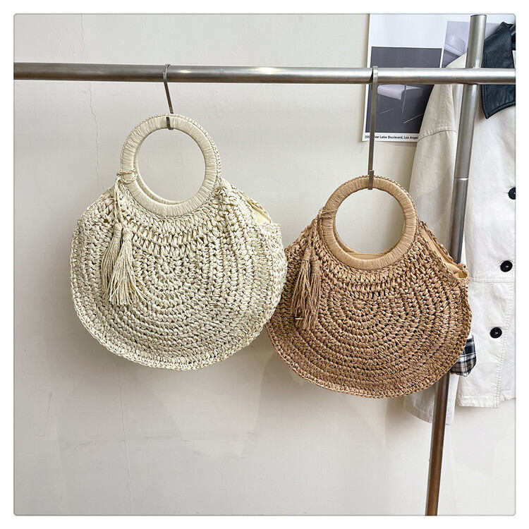 Runde, einfarbige Strandtaschen aus Stroh mit Henkeln Bild2
