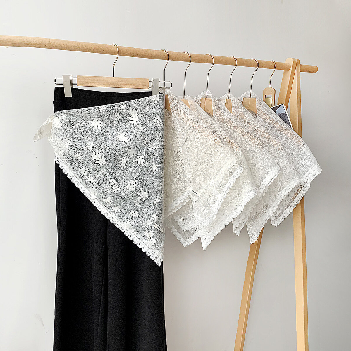 Simple Lace Flower Hollowed-Out Women's Summer Scarves