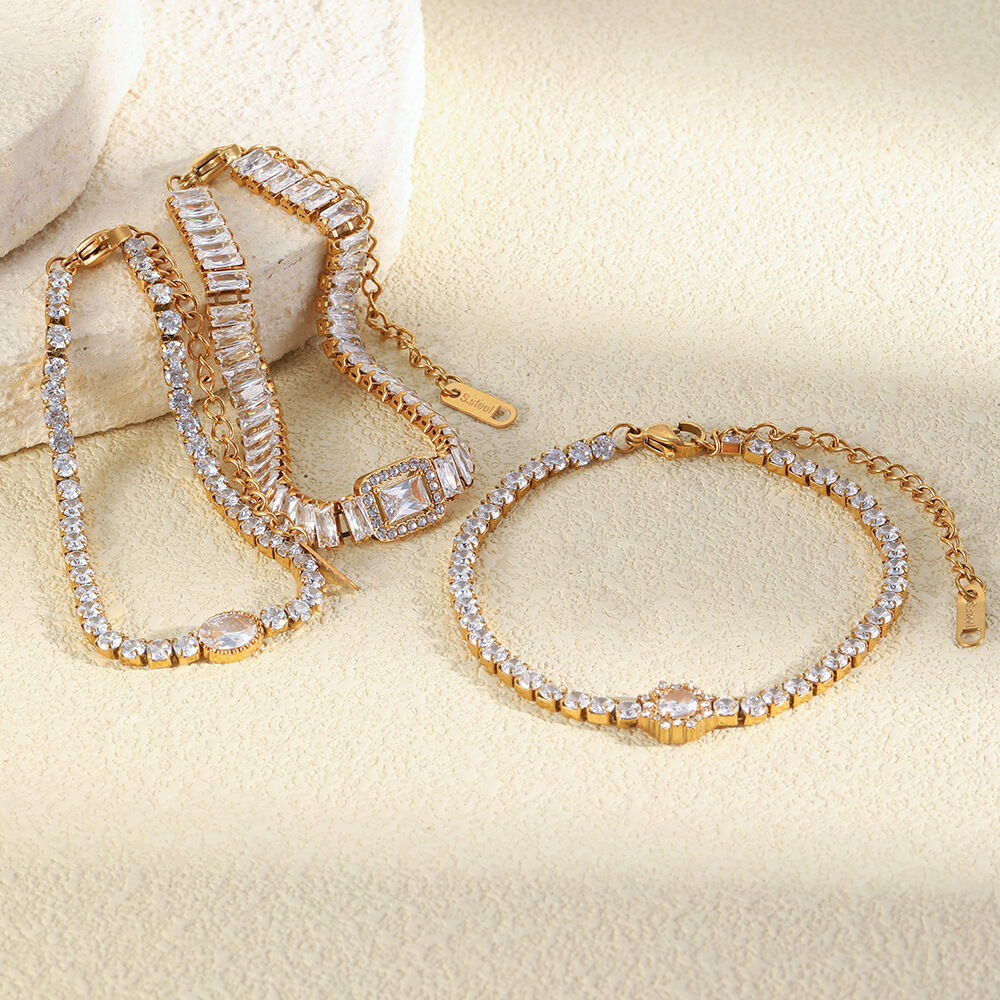 Lussuosi bracciali a catena da donna in acciaio inossidabile color oro a forma di cuore, impermeabili e con zirconi. h5 Immagine4