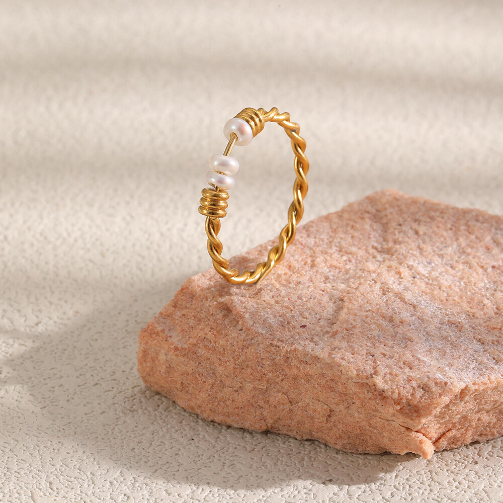 Retro waterdichte roestvrijstalen ringen met gouden parels 2