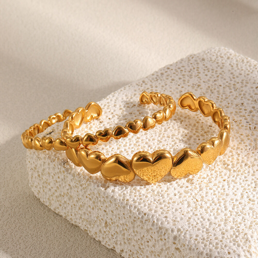 Herzförmiges, wasserdichtes Armreifarmband aus Edelstahl in Goldfarbe für Damen h5Bild2