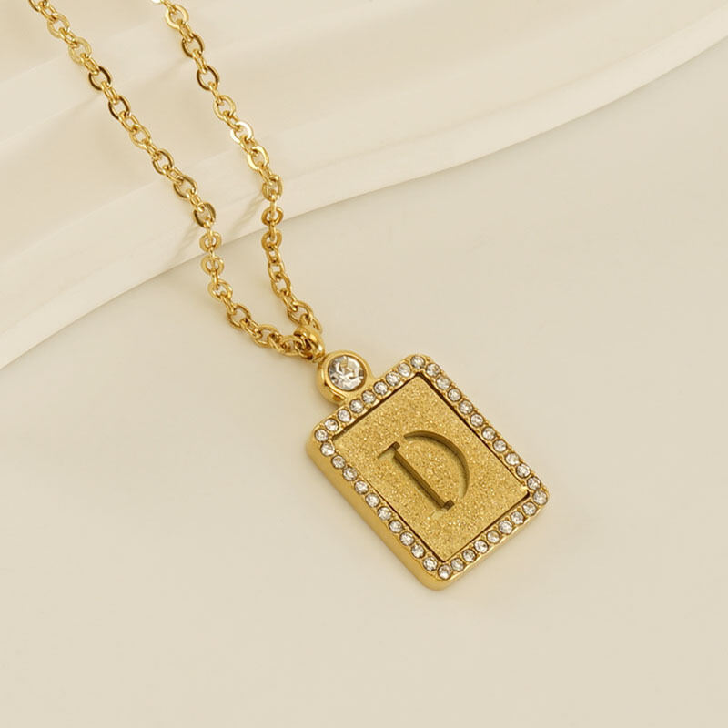 Gouden letter D [met ketting] Afbeelding4