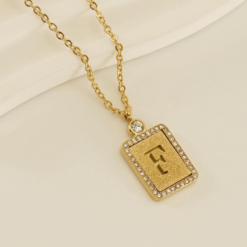 Gouden letter F [met ketting] Afbeelding6